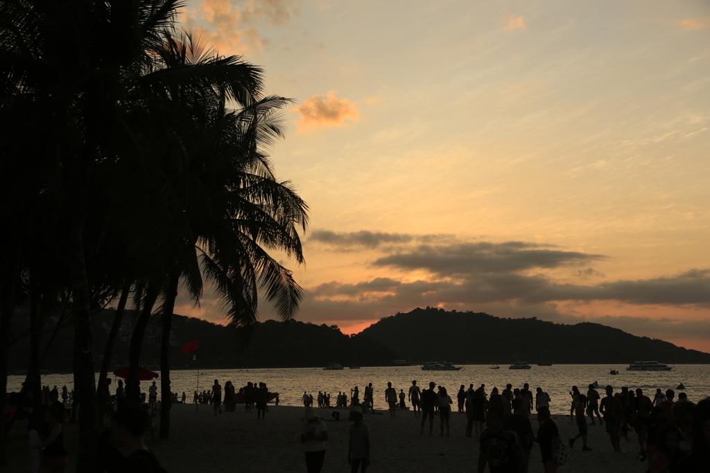 タイ　プーケットの夕暮れ