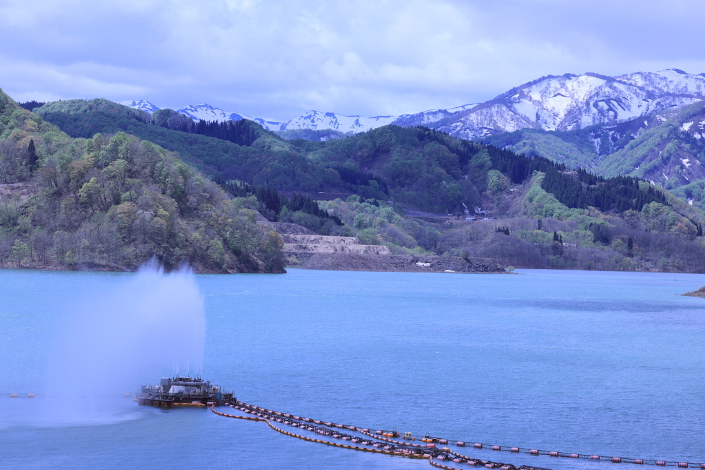 寒河江ダムの大噴水開始時