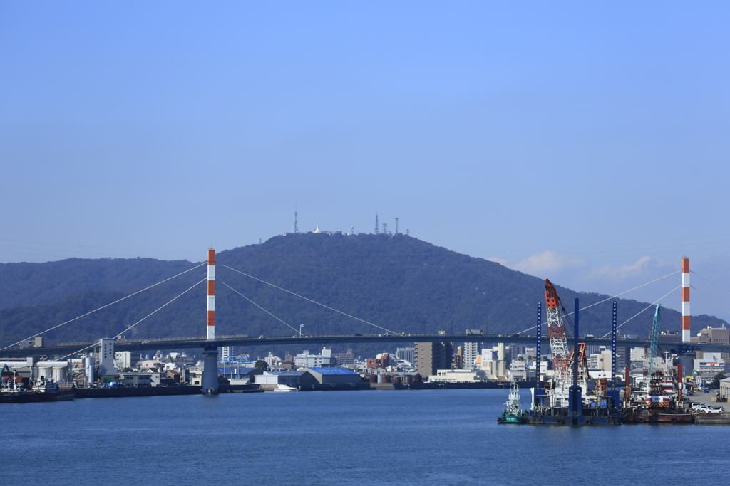 眉山公園展望台を望む