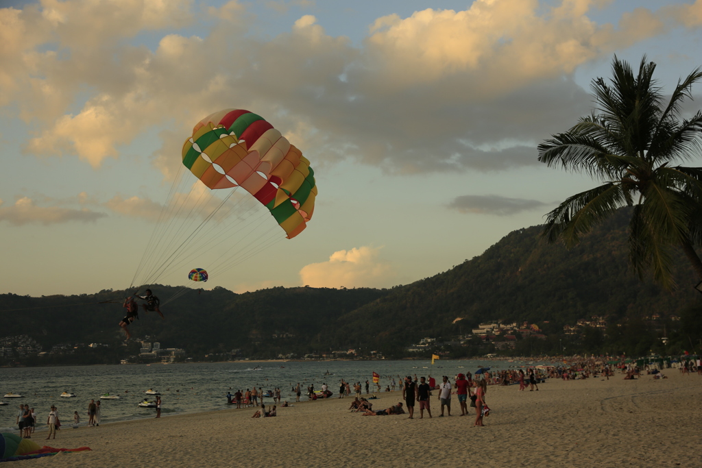 タイ　プーケットの夕暮れ