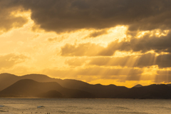 夕日ケ浦　雲間の光