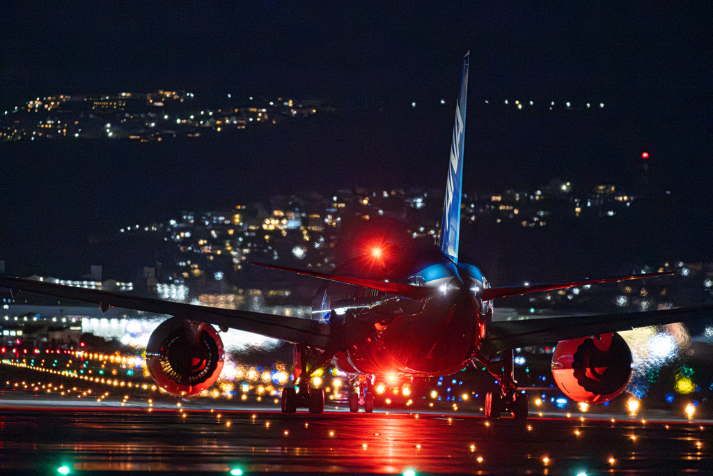 大阪国際空港　夜間離陸　ANA
