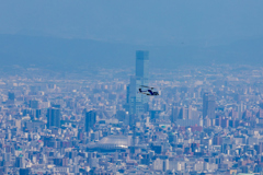 大阪上空のヘリ