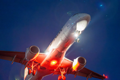 大阪国際空港　夜間着陸　JAL　エンブラエル