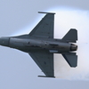 F-16 Fighting Falcon　上面ベイパー（2023年三沢航空祭）