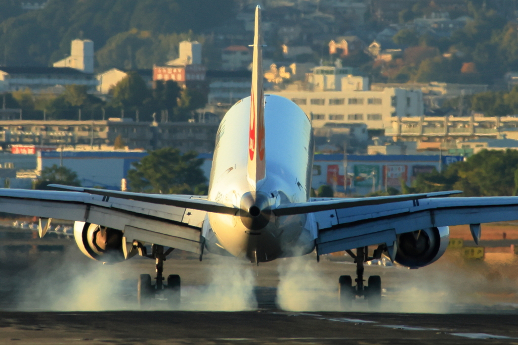 伊丹空港千里川側