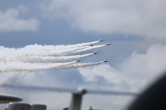 ブルーインパルス　正面より（2023年三沢航空祭）