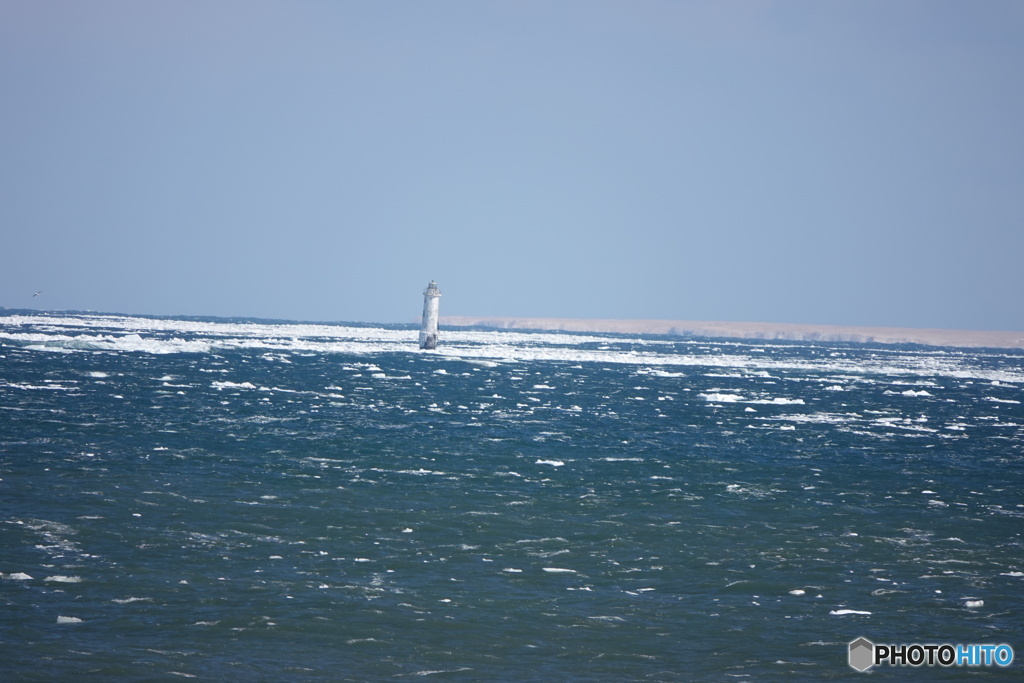 貝殻島灯台と水晶島