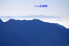 烏帽子岳頂上より望む幻想的な八ヶ岳連峰
