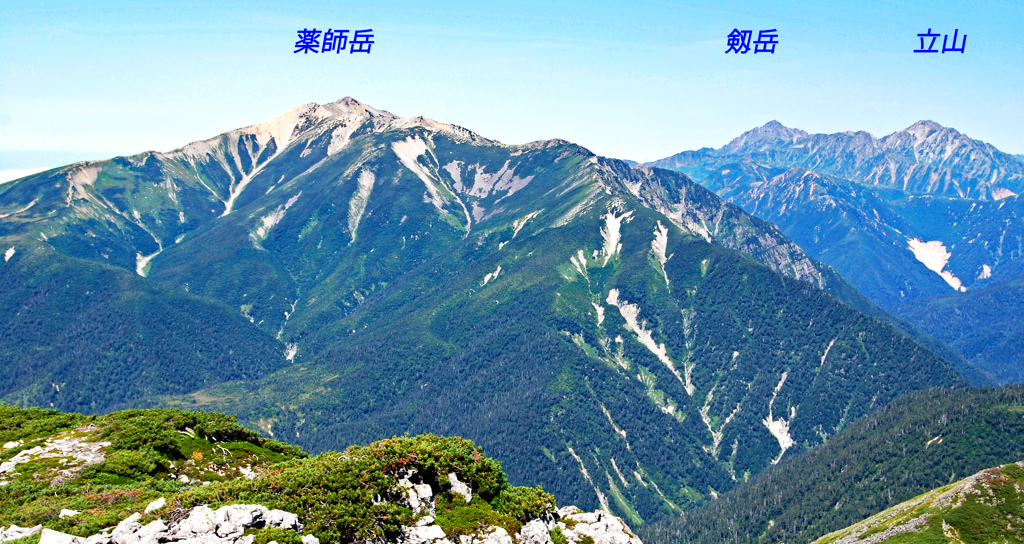 背面に望む薬師岳・劔岳・立山連峰