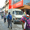 トレッキングは無事終了　ナヤプルの繁華街を歩いてバス停へ