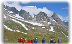 セーニュ峠からイタリア側にモンブラン頂上を望む