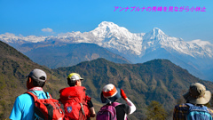 アンナプルナの秀峰を見ながら小休止