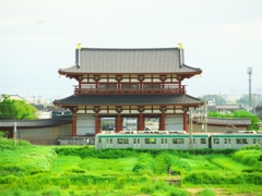 朱雀門と京都市営地下鉄