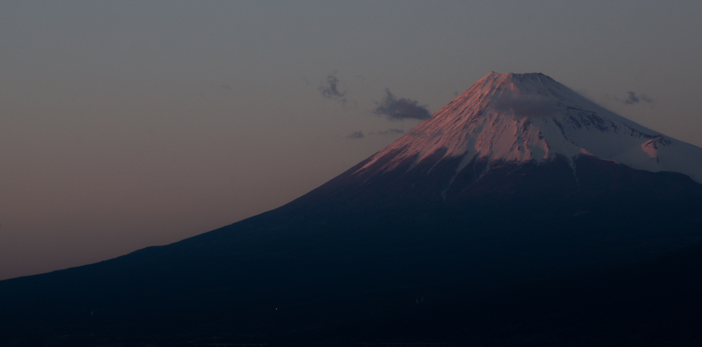 夕日に染まる富士～出会い岬より