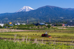 田起こしの季節