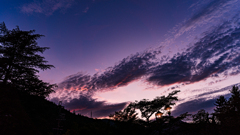 山間の夕景
