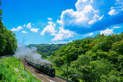 夏の諏訪峡を行く