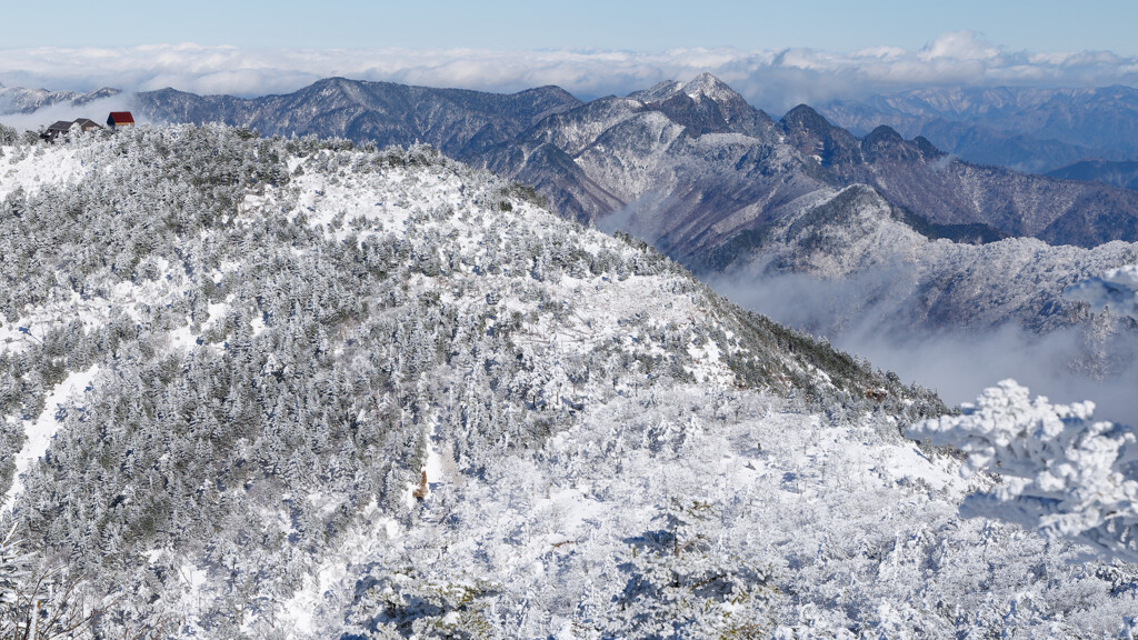 弥山小屋と大普賢岳
