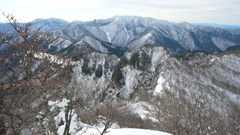冬の大峰奥駆道を望む