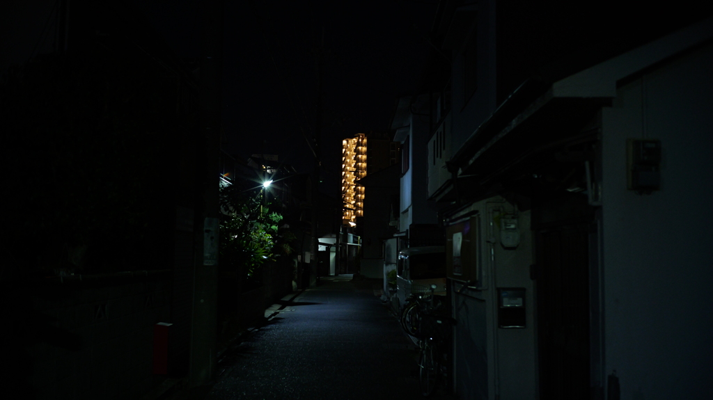 いつもと違う駅へ知らない道を歩く