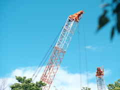 クレーンと夏空