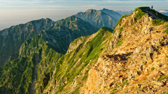 朝日を浴びる後立山稜線