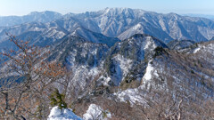 大普賢岳山頂からは弥山・八経ヶ岳に至る稜線がよく見渡せた