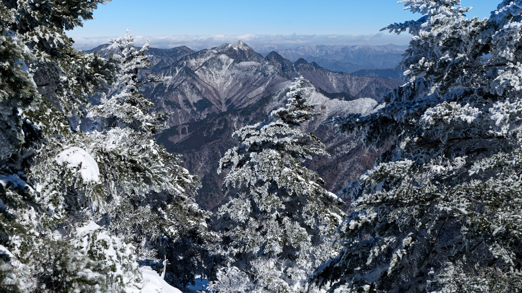 国見八方覗からの大普賢岳