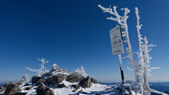 八経ヶ岳山頂は青空と見渡す限りの山並みだった