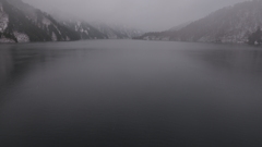黒部湖は暗く静かだった