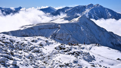 浄土山登山道から薬師岳をズームアップ