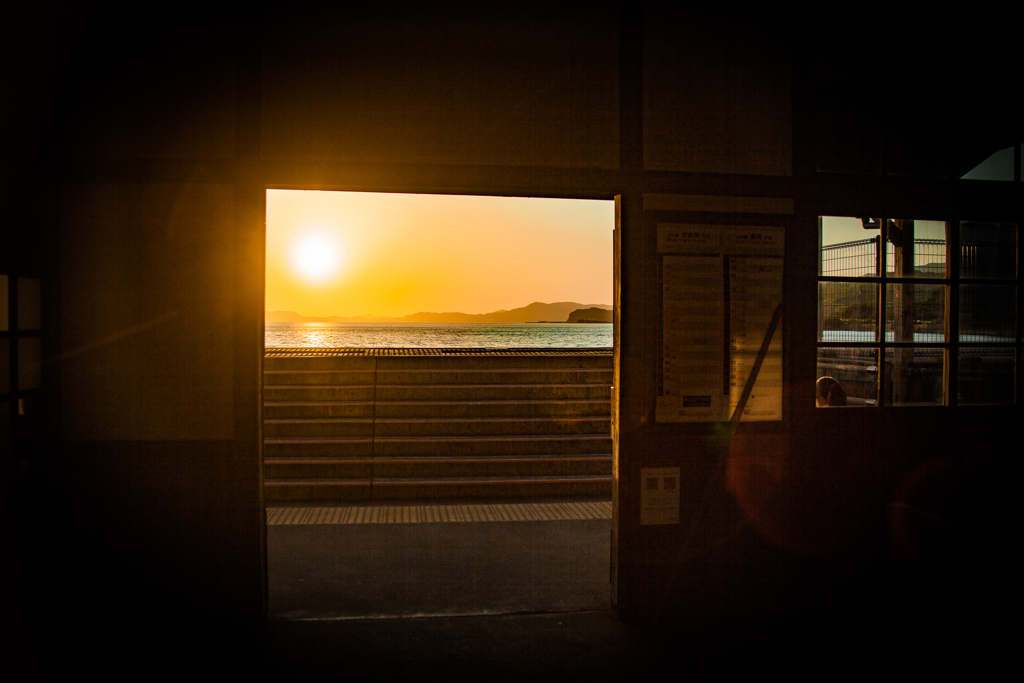 千綿駅の夕日