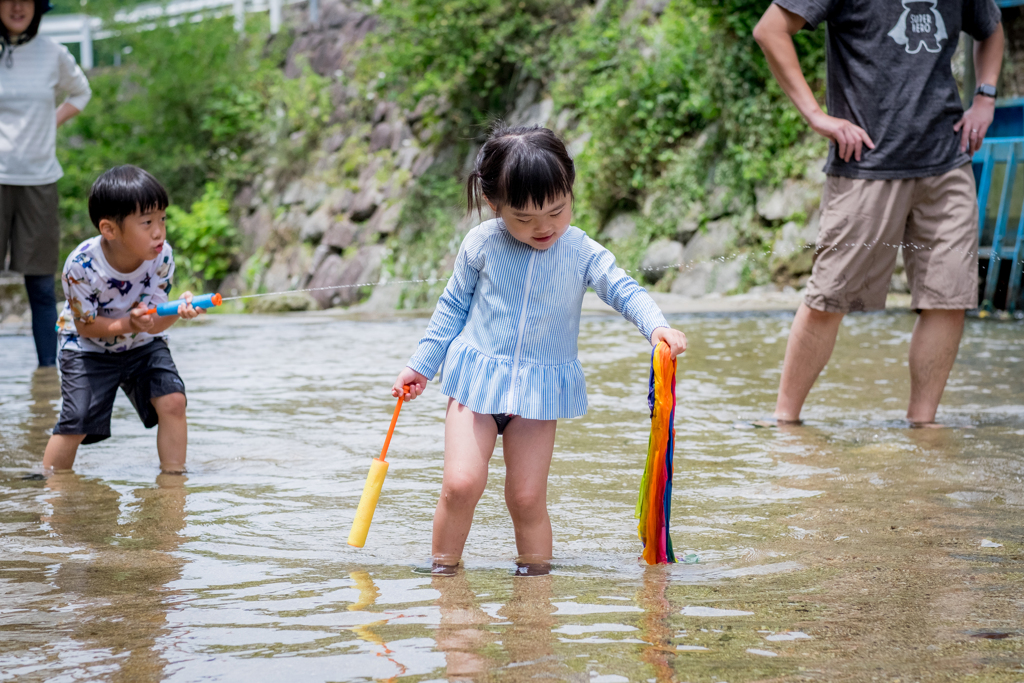 梅雨の川遊び