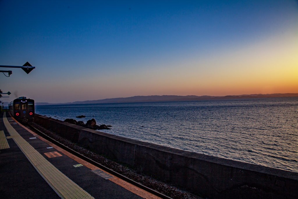 千綿駅の夕日