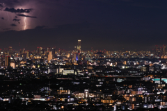 大阪の夜景と稲光