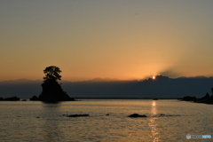 女岩