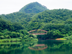 もっこりお山と赤い橋
