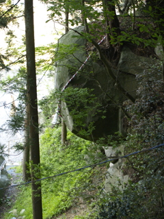 釣石神社