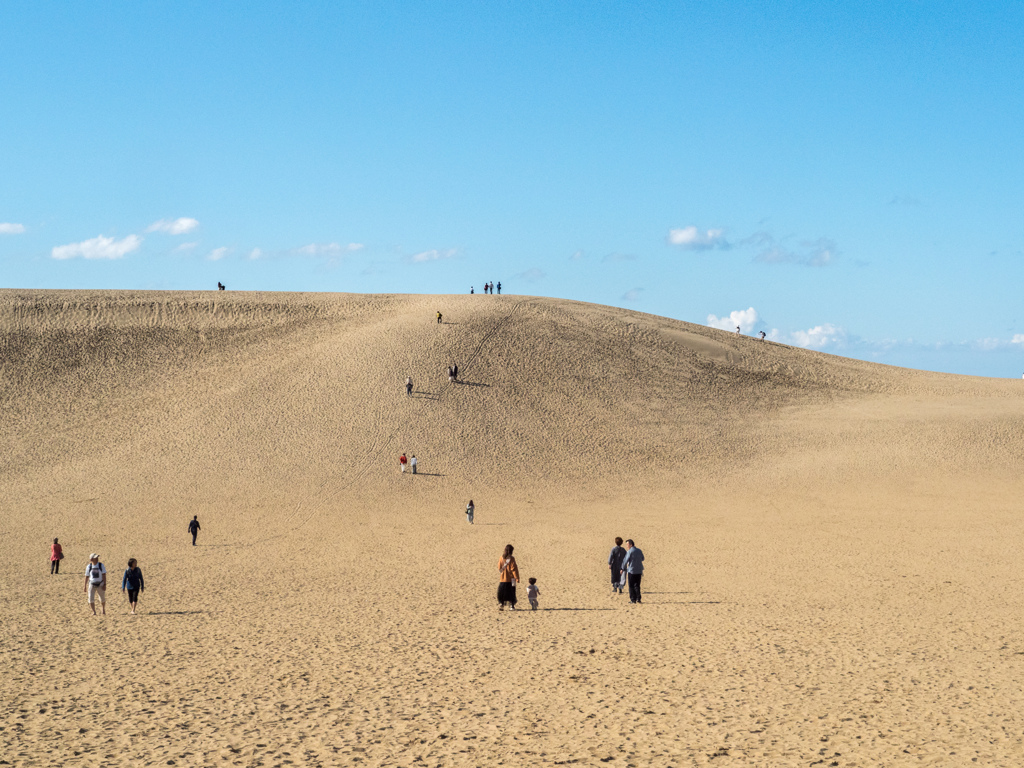 砂の山を登る