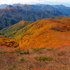 染まる山肌