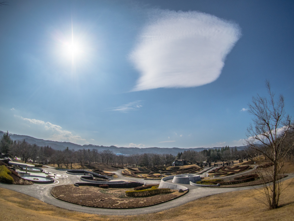 公園は異星の空間へと