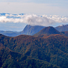 山並みに浮かんで