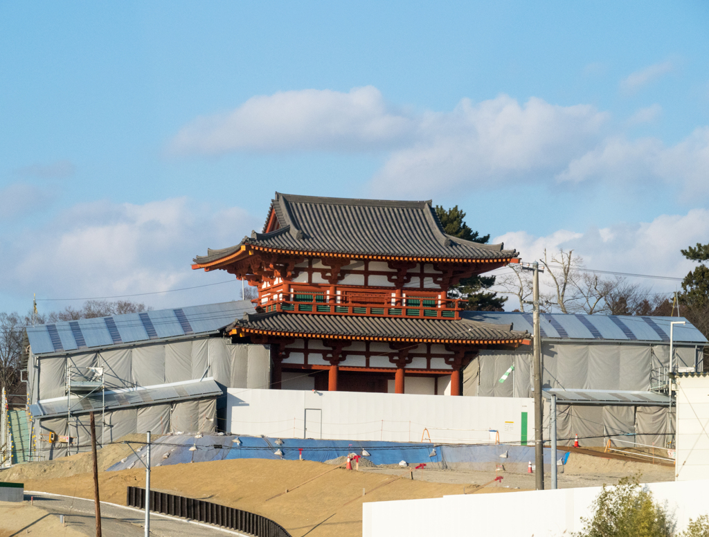 工事中の多賀城、南門