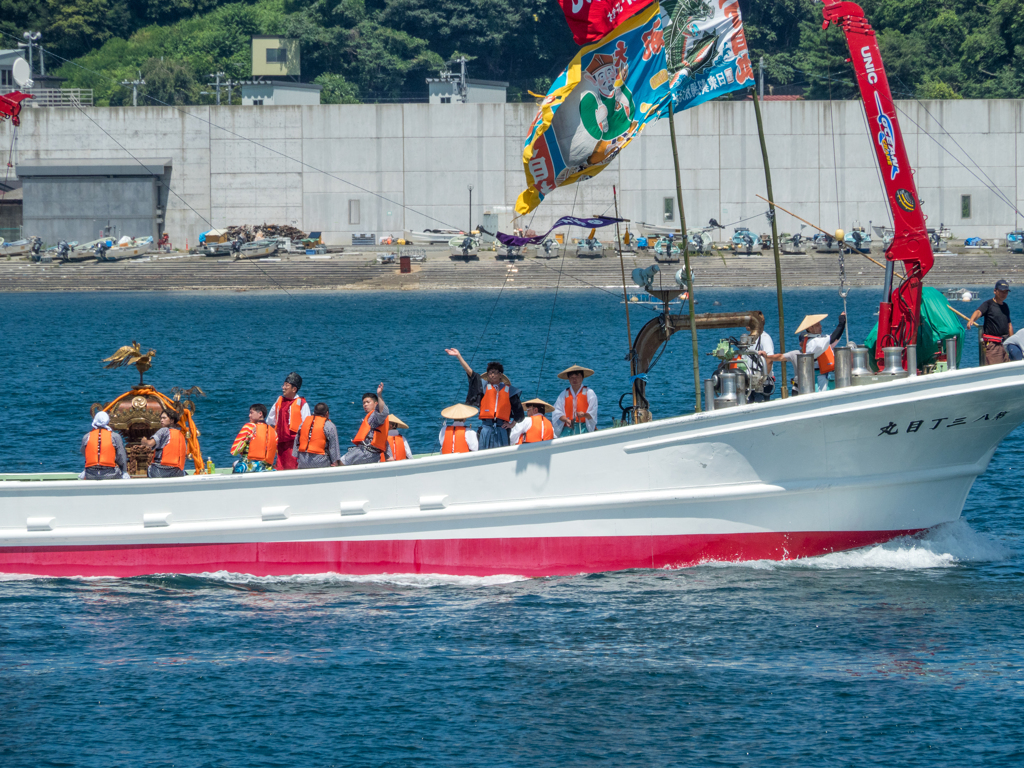 大漁旗と祭り船