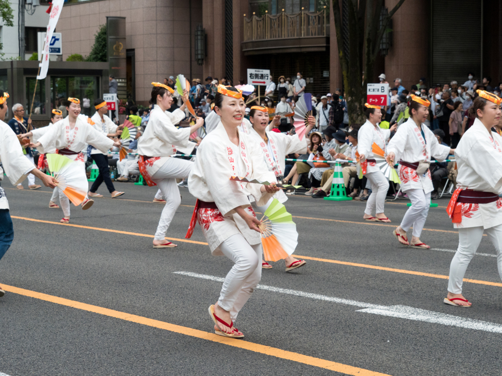 スズメが踊るよ