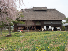 茅葺屋根の家