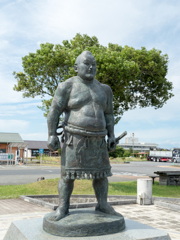 第三代横綱　丸山 権太左衛門像