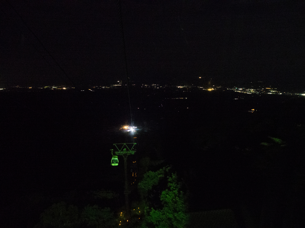 夜のロープウェイ
