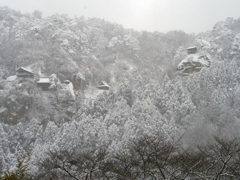 雪に煙る 山寺立石寺